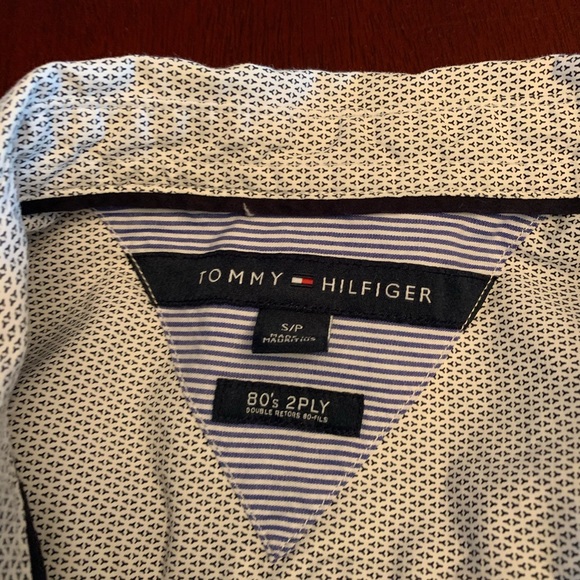 2 Tommy Hilfiger button down shirts - Picture 2 of 3
